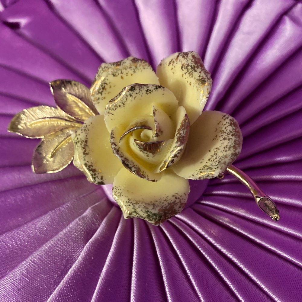 VINTAGE rose brooch
